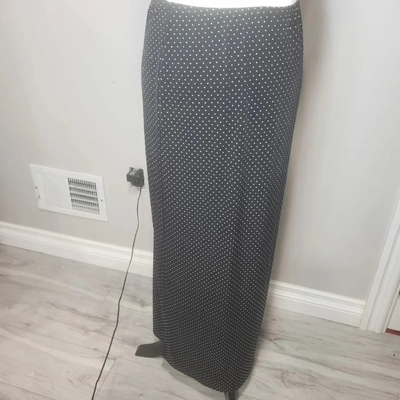 Fashion Bug Womans Black/White Polka-dot  Button Down Skirt,Size M. - Picture 2 of 6